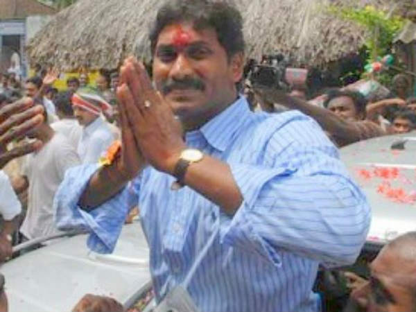 సెంటిమెంట్ను క్యాష్ చేసుకుంటూ
