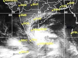 Cyclone Nilam nears TN-Andhra coast Cyclone Nilam nears TN-Andhra coast