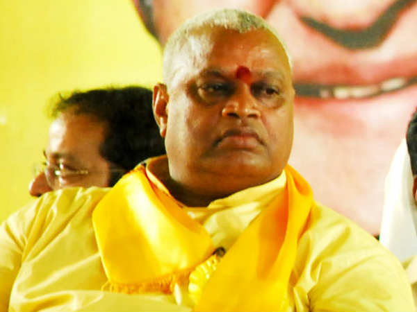 సారు వద్దు.. తమ్ముడు చాలు!: ఇదీ ఎర్రన్న