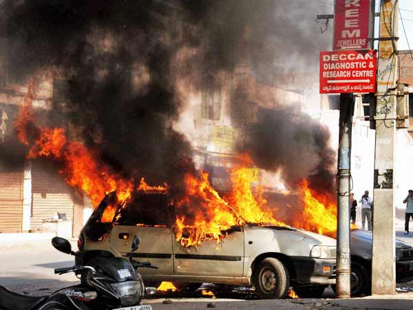 Violence breaks out in old Hyderabad again Violence breaks out in old Hyderabad again