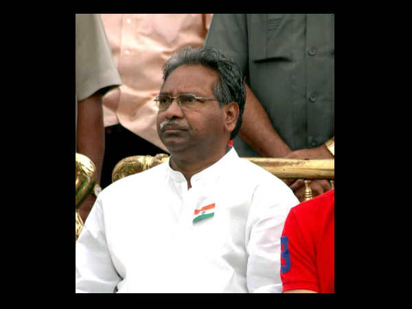 జగన్ పార్టీతో గుసగుసలు: లిస్ట్లో కావూరి, విష్ణు?