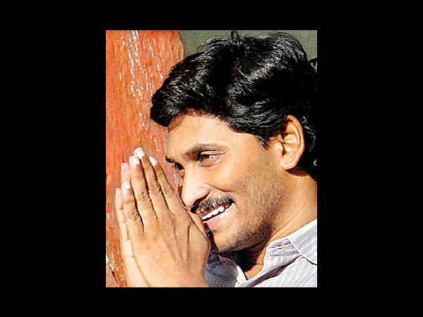 జగన్ పార్టీతో గుసగుసలు: లిస్ట్లో కావూరి, విష్ణు?