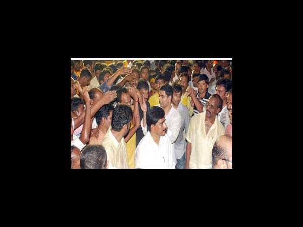 చంద్రబాబు పాదయాత్ర: ఫ్యామిలీ తోడు ఇలా...