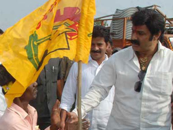 చంద్రబాబు పాదయాత్ర: ఫ్యామిలీ తోడు ఇలా...