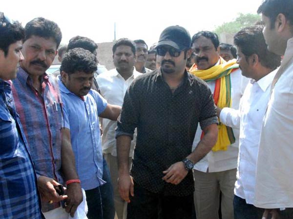 చంద్రబాబు పాదయాత్ర: ఫ్యామిలీ తోడు ఇలా...