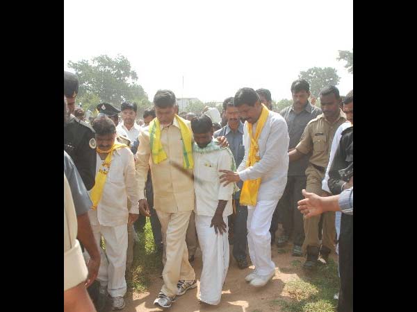 ముందస్తు: బాబును ఫాలో అవుతున్న నేతలు!