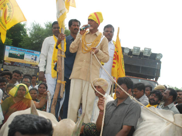 బాబు కాదు: ఆ ముగ్గురూ నిలబడితేనే...
