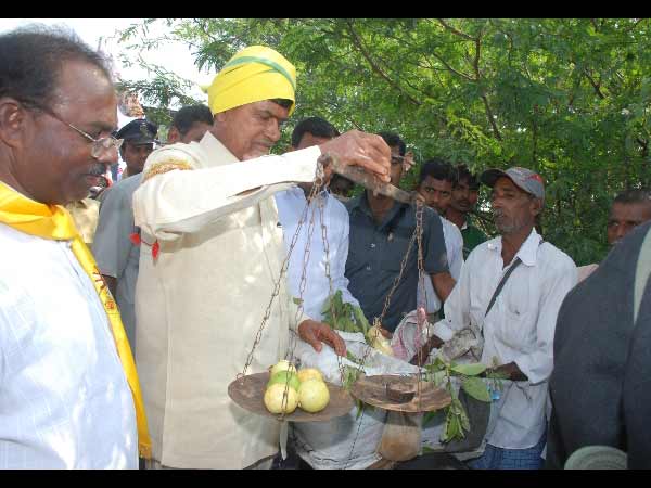 కెసిఆర్ టార్గెట్: వీరి తెలంగాణ వి'చిత్రాలు'