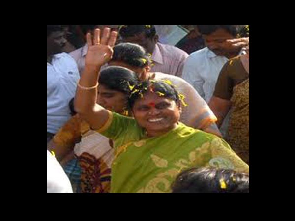 పిక్చర్స్: జగన్ పార్టీ క్రౌడ్ పుల్లర్స్