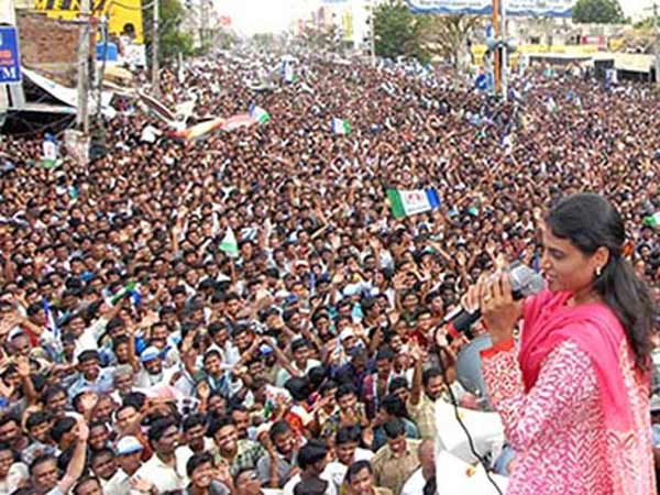పిక్చర్స్: జగన్ పార్టీ క్రౌడ్ పుల్లర్స్