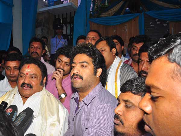 కోల్డ్వార్: హరికృష్ణ వర్సెస్ బాలకృష్ణ