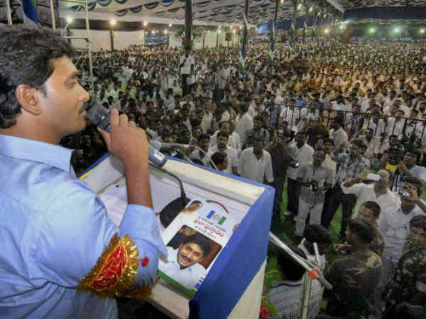 ఏం చెప్పాయి, ఏం చెప్తాయి?: జగన్కు చిక్కు చిరు సేఫ్