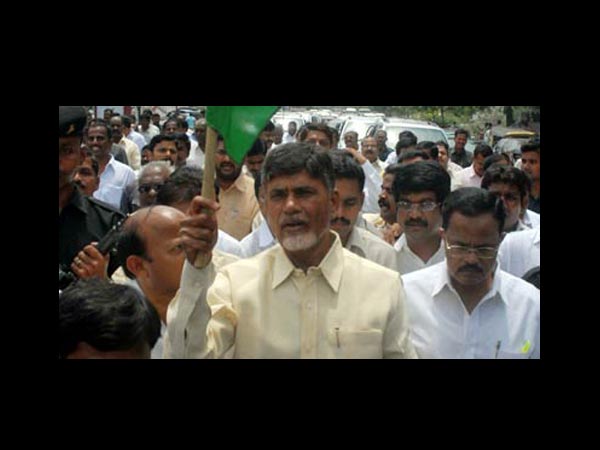 బాబు సేన: నోరు చేసుకోవడమే.. (పిక్చర్స్)