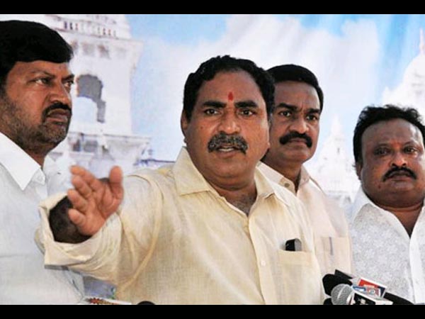 చిత్రాలు: కెసిఆర్పై ఢీ అంటే ఢీ