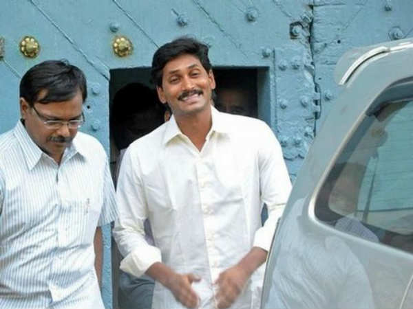 కూల్ బాయ్!: ట్విట్టర్లో రెచ్చిపోతున్న లోకేష్