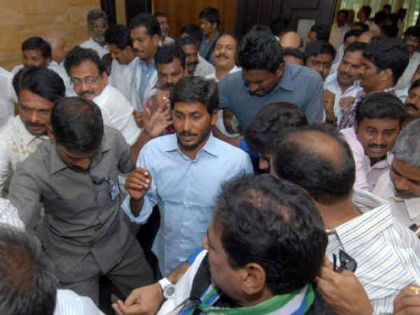 ఇయర్వ్యూ: జగన్ అరెస్ట్, ఎన్టీఆర్ ఫ్యామిలీ ఢీ