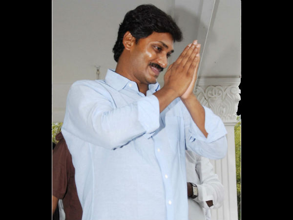 న్యూ ఇయర్లోకి మన నేతలు ఇలా ఎంటరయ్యారు!!!
