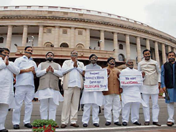 న్యూ ఇయర్లోకి మన నేతలు ఇలా ఎంటరయ్యారు!!!