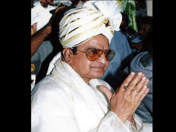 ఎన్టీఆర్ చేతికొచ్చిన వేళ చెమటోడ్చుతున్న బాబు