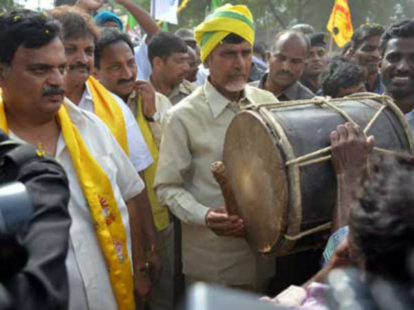 ఎన్టీఆర్ చేతికొచ్చిన వేళ చెమటోడ్చుతున్న బాబు