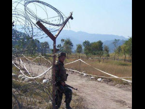 Pakistan kills 2 indian soldiers Pakistan kills 2 indian soldiers
