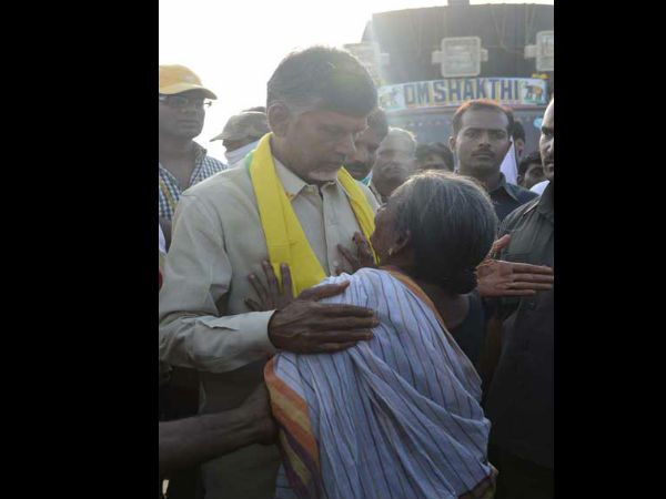 దెబ్బతిన్నబెబ్బులి టిడిపి:ఫ్యామిలీ ప్యాక్, క్యాడర్ అటాక్