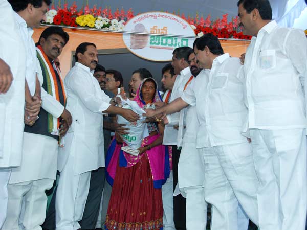 ఫొటోలు: మన బియ్యం పథకానికి సిఎం శ్రీకారం
