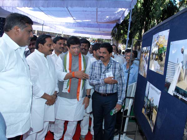 ఫొటోలు: మన బియ్యం పథకానికి సిఎం శ్రీకారం