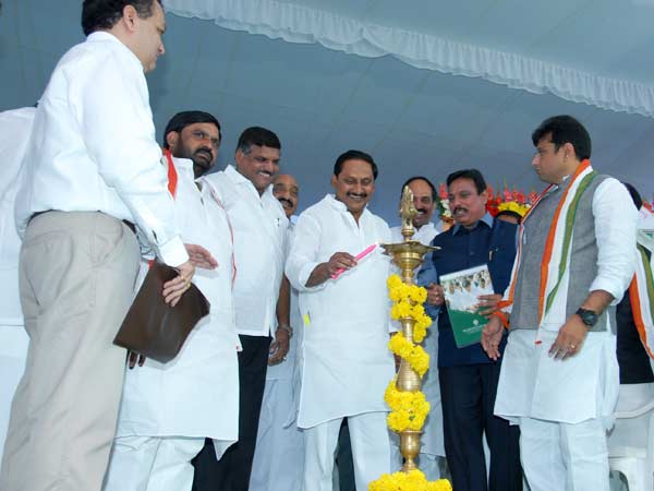 ఫొటోలు: మన బియ్యం పథకానికి సిఎం శ్రీకారం
