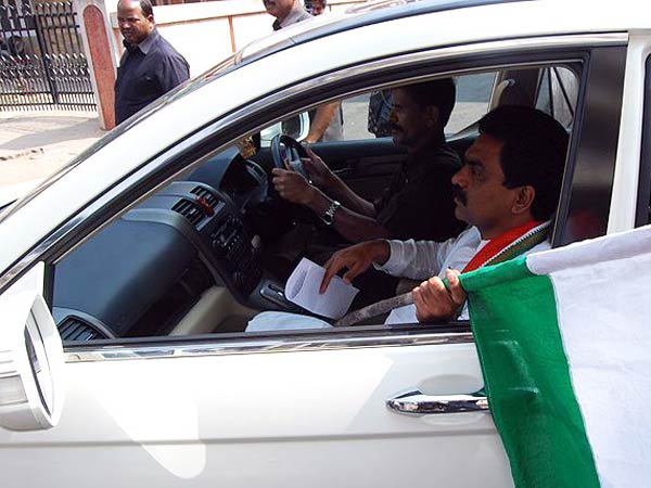 ఫొటోలు: లగడపాటి సమైక్యాంధ్ర వెరైటీలు