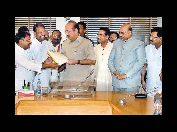పిక్చర్స్: తెలంగాణపై ఆ ముగ్గురే