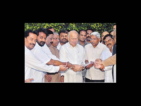 పిక్చర్స్: తెలంగాణపై ఆ ముగ్గురే