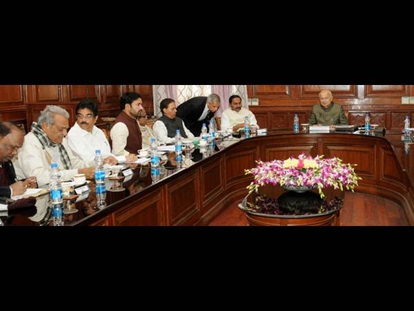 పిక్చర్స్: తెలంగాణపై ఆ ముగ్గురే