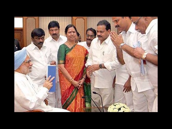 తెలంగాణ: 'జగన్'తో కెవిపి హైడ్రామా!(ఫోటోలు)