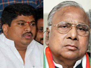 Ponnam Prabhakar - V Hanumanth Rao Ponnam Prabhakar - V Hanumanth Rao