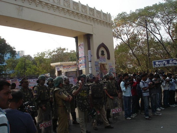 పిక్చర్స్: ప్రతిసారీ ఉస్మానియా వేడెక్కుతుంది, ఇలా..