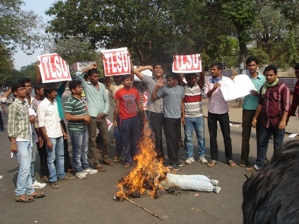 పిక్చర్స్: ప్రతిసారీ ఉస్మానియా వేడెక్కుతుంది, ఇలా..