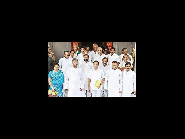 పిక్చర్స్: కెసిఆర్ టార్గెట్గా వీరంతా...
