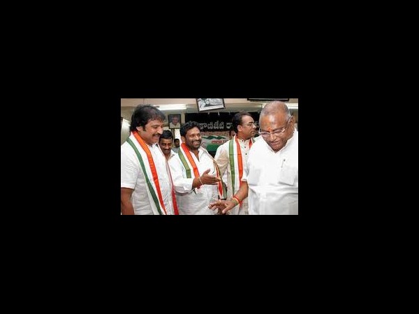 పిక్చర్స్: కెసిఆర్ టార్గెట్గా వీరంతా...