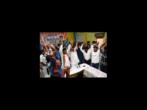 పిక్చర్స్: కెసిఆర్ టార్గెట్గా వీరంతా...