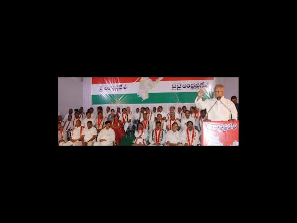 పిక్చర్స్: కెసిఆర్ టార్గెట్గా వీరంతా...