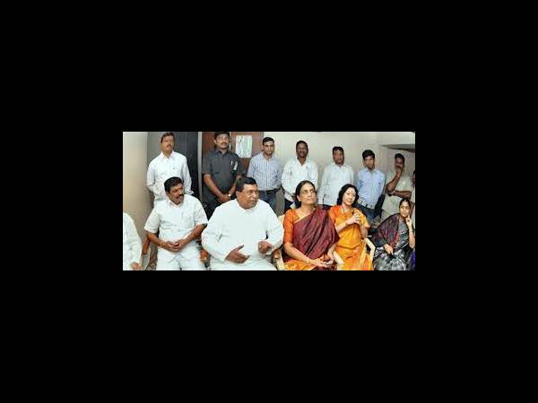 ఇది కెసిఆర్ మాట - అది ఉండవల్లి తూటా