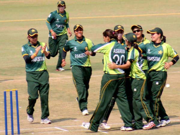 Latif hits out at BCCI for housing team at stadium Latif hits out at BCCI for housing team at stadium