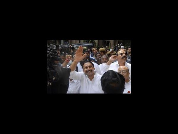 ఫొటోలు: తెలంగాణపై ఆ ముగ్గురు సిఎంలు