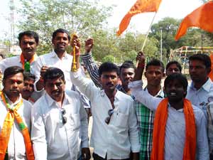 Bajrang Dal activists perform marriage of couple Bajrang Dal activists perform marriage of couple