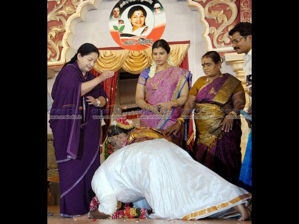 జయలలిత ఆగ్రహం-అనుగ్రహం(ఫోటోలు)