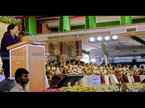 జయలలిత ఆగ్రహం-అనుగ్రహం(ఫోటోలు)