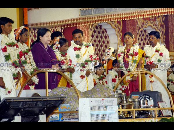 జయలలిత ఆగ్రహం-అనుగ్రహం(ఫోటోలు)