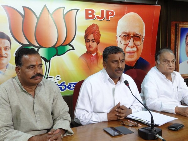 సెంటిమెంట్ పండినా: చెప్పలేక 'జగన్'?