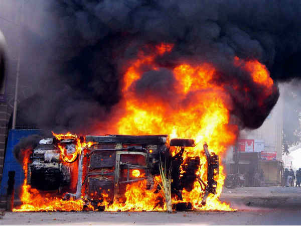 Violence in Bharat Bandh, factories, vehicles torched,1 dead Violence in Bharat Bandh, factories, vehicles torched,1 dead